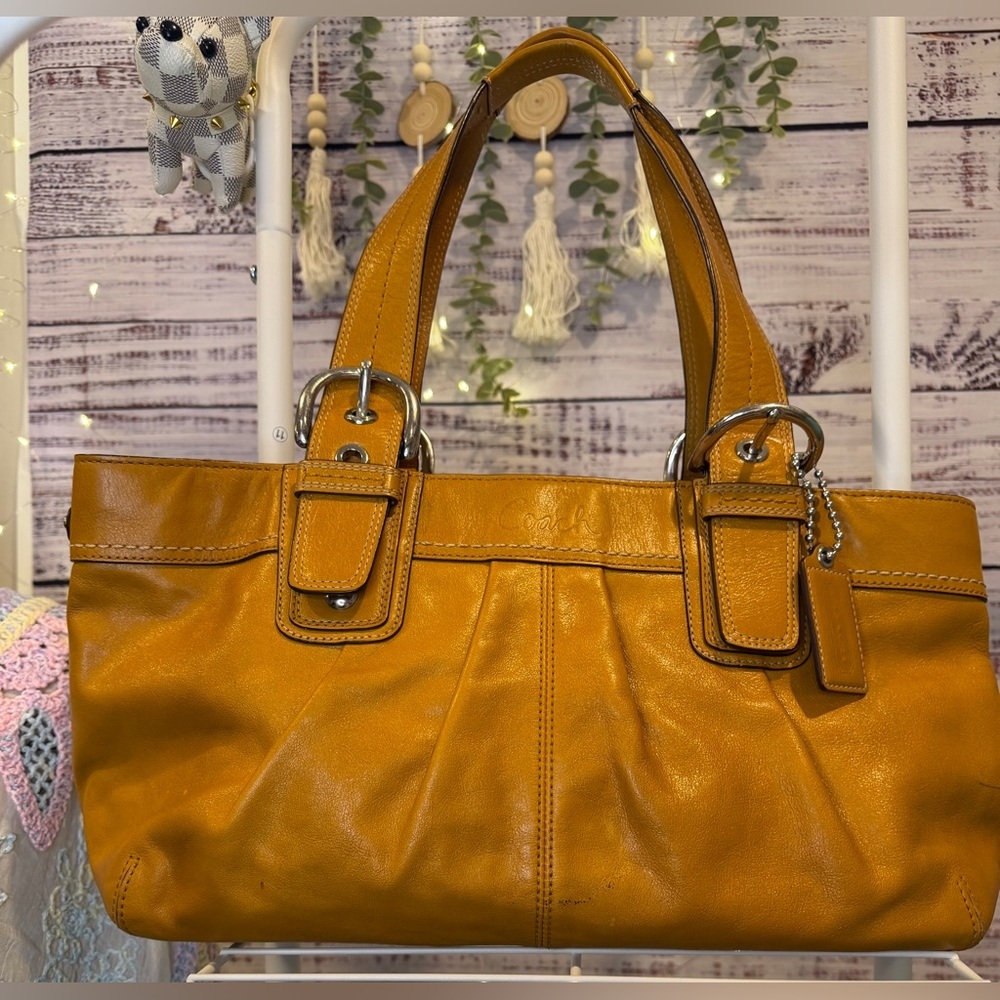 Coach Vintage HOST PICK 🎉🎉🎉🎉”2010”Soho Hampton Mustard Leather Shoulder Bag